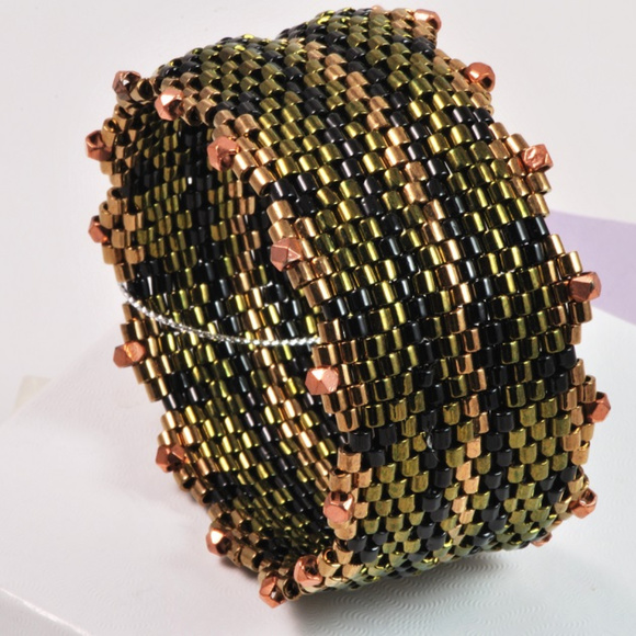 Handcrafted Snakeskin Peyote Stitch Glass Bracelet - Picture 2 of 4